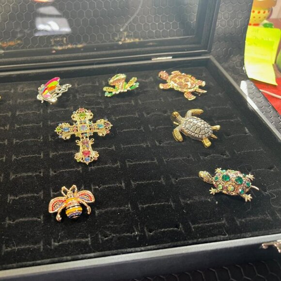 Ladies Brooches -10 Brooches - Picture 2 of 2
